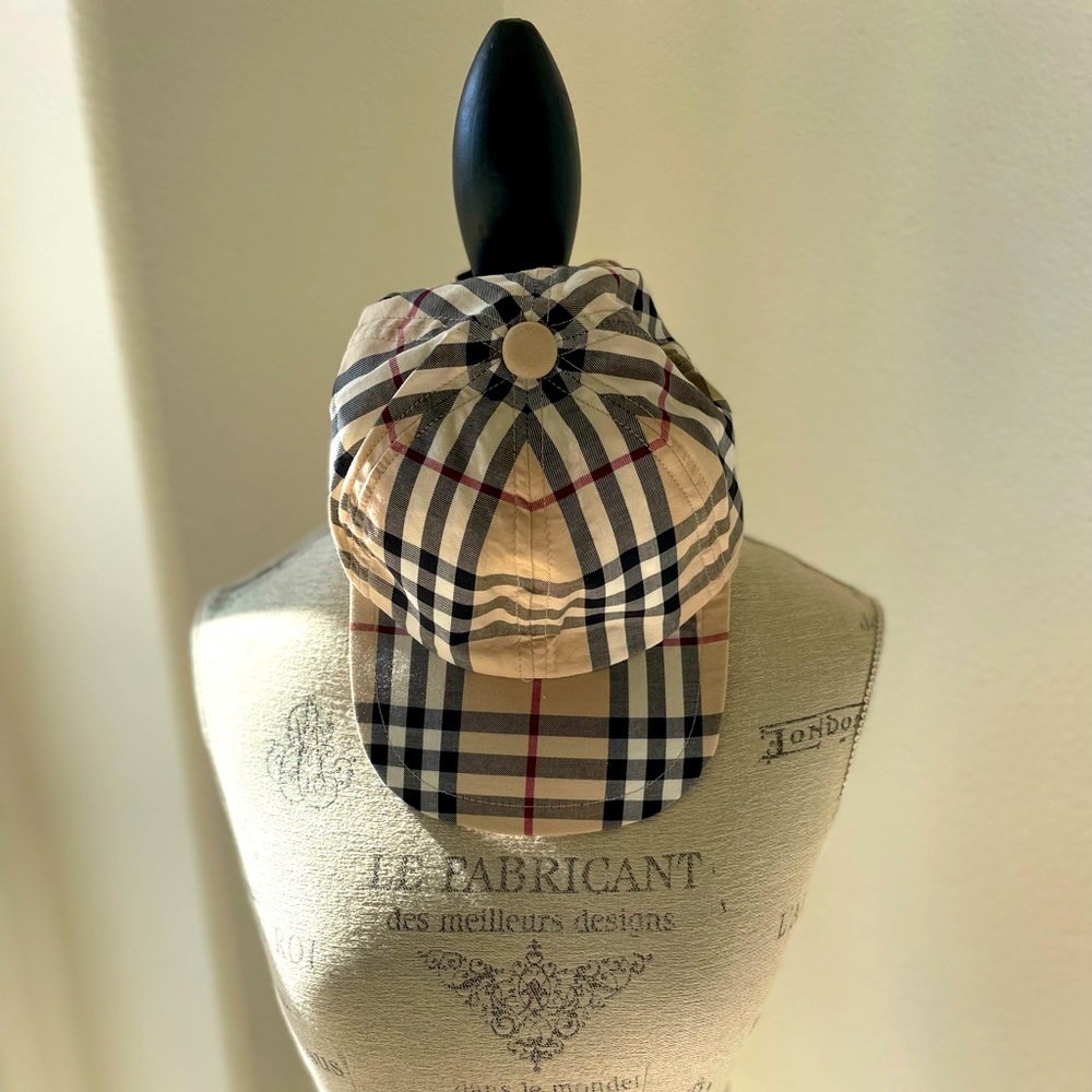 Burberry Hat (unisex)